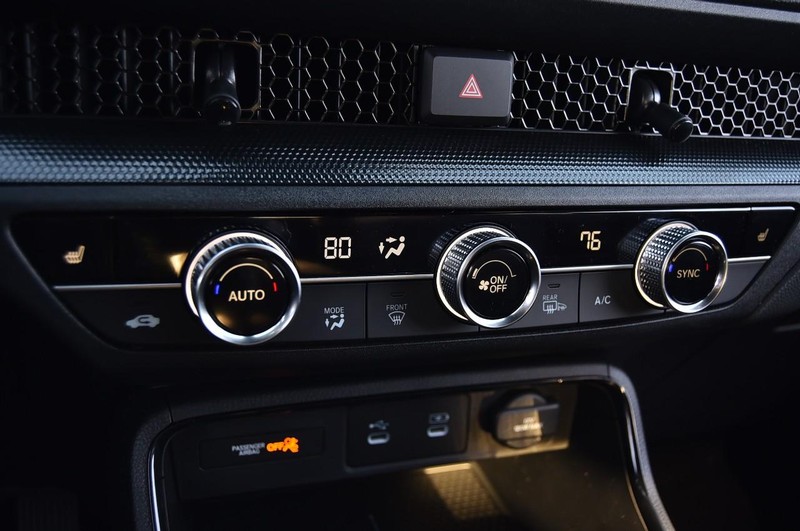 Honda CR-V Hybrid Vehicle Full-screen Gallery Image 14