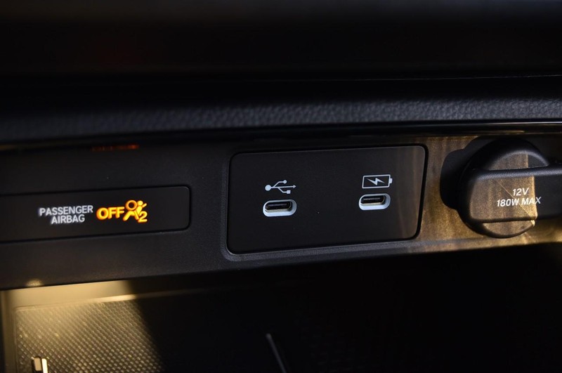 Honda CR-V Hybrid Vehicle Full-screen Gallery Image 15