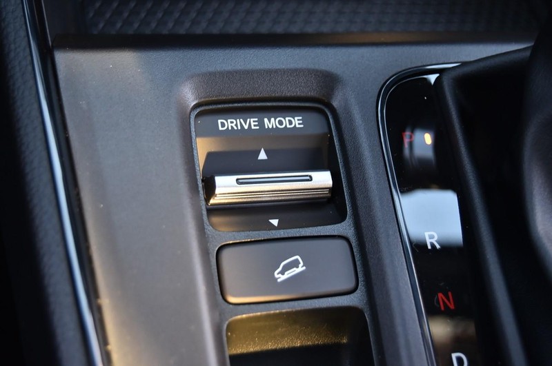 Honda CR-V Hybrid Vehicle Full-screen Gallery Image 17