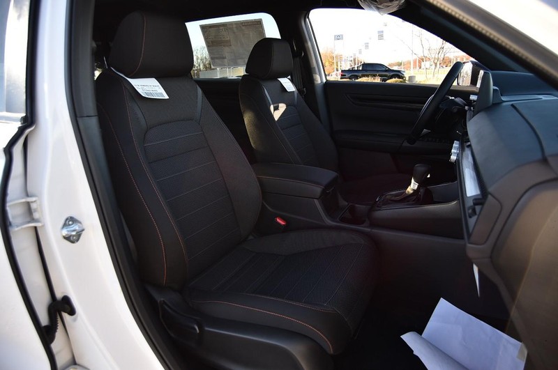 Honda CR-V Hybrid Vehicle Full-screen Gallery Image 21