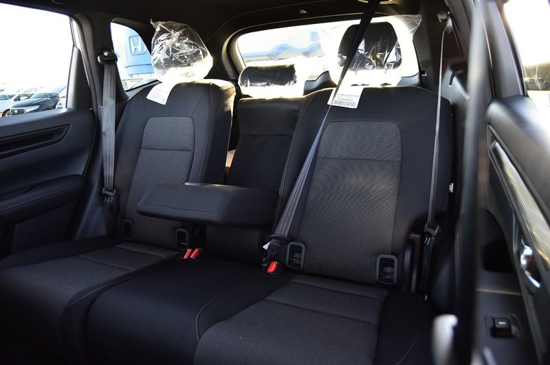 Honda CR-V Hybrid Vehicle Full-screen Gallery Image 23