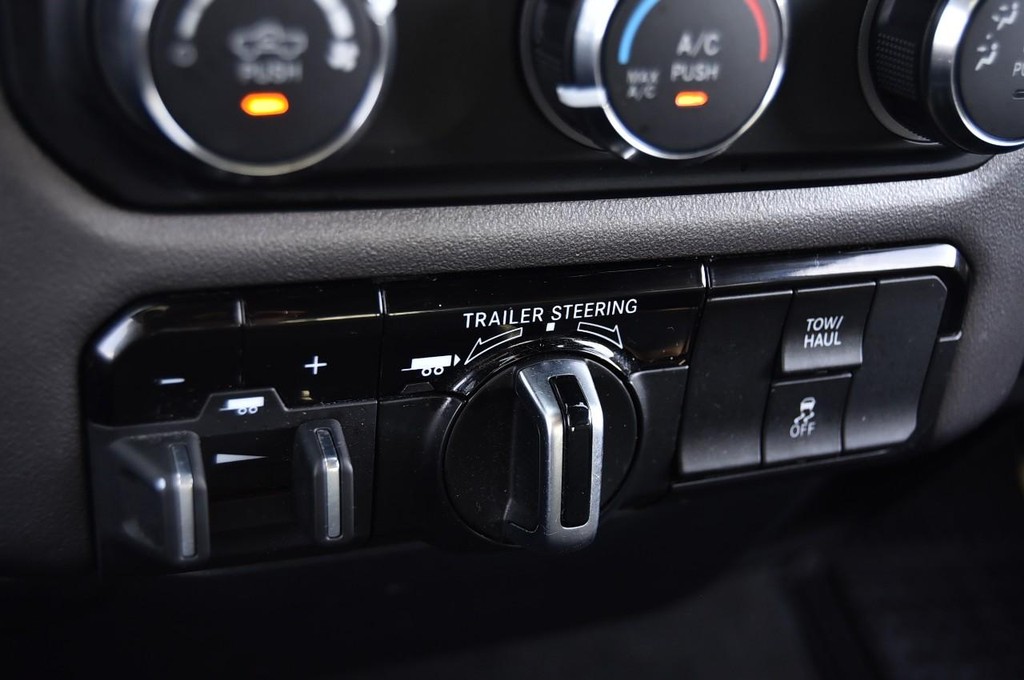 Ram 1500 Vehicle Image 17