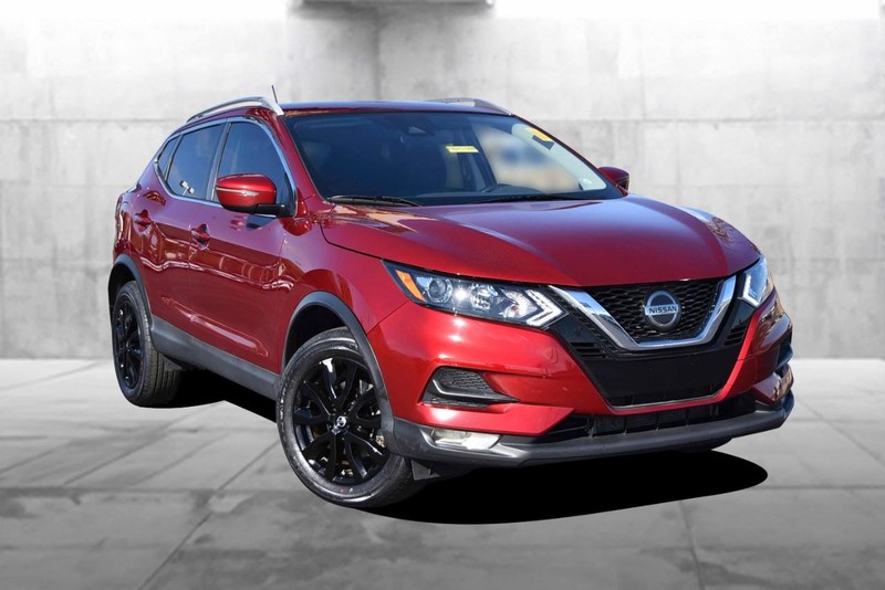 Nissan Rogue Sport Vehicle Full-screen Gallery Image 2