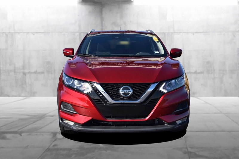 Nissan Rogue Sport Vehicle Full-screen Gallery Image 4