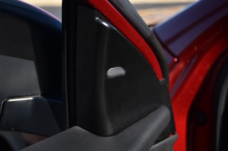 Nissan Rogue Sport Vehicle Full-screen Gallery Image 9