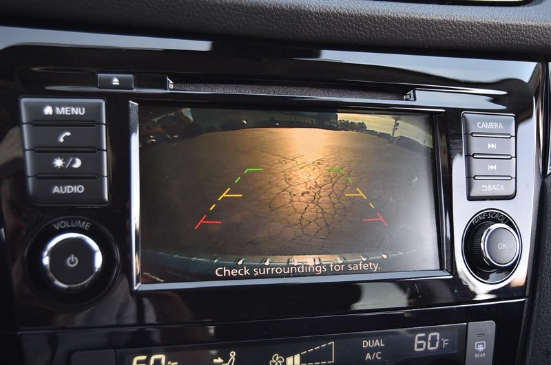 Nissan Rogue Sport Vehicle Full-screen Gallery Image 13