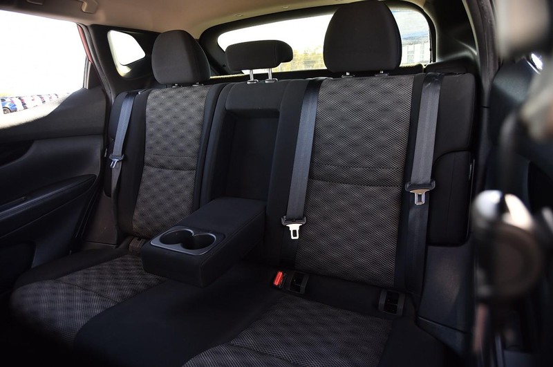 Nissan Rogue Sport Vehicle Full-screen Gallery Image 22