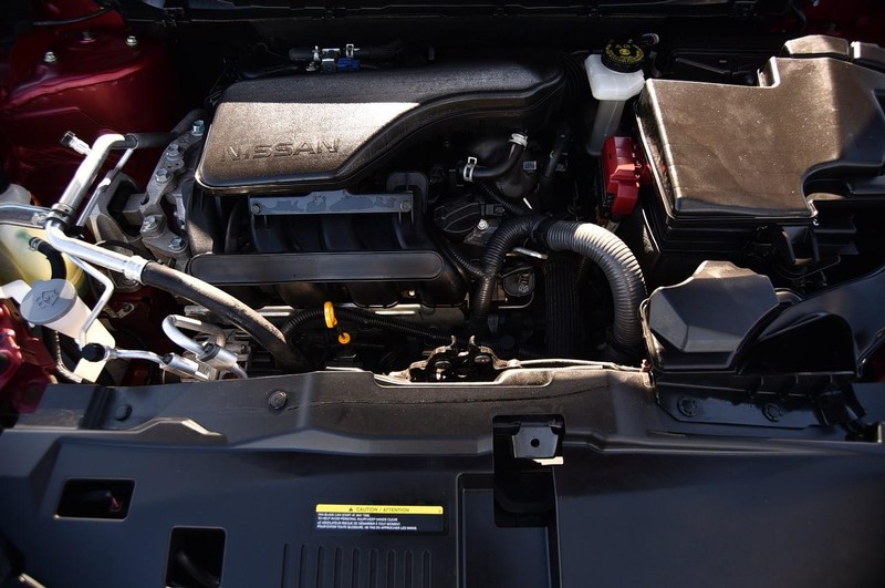 Nissan Rogue Sport Vehicle Full-screen Gallery Image 25