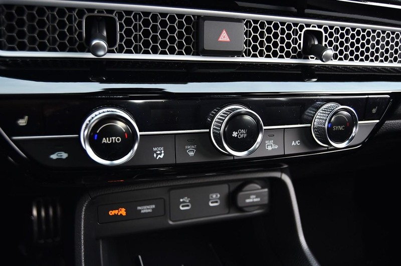 Honda Civic Sedan Hybrid Vehicle Image 16