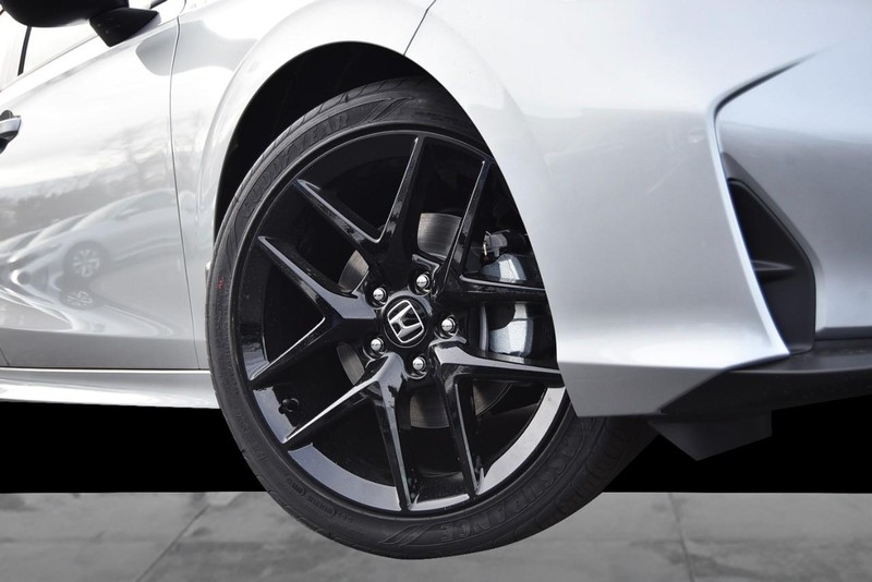 Honda Civic Sedan Hybrid Vehicle Full-screen Gallery Image 3