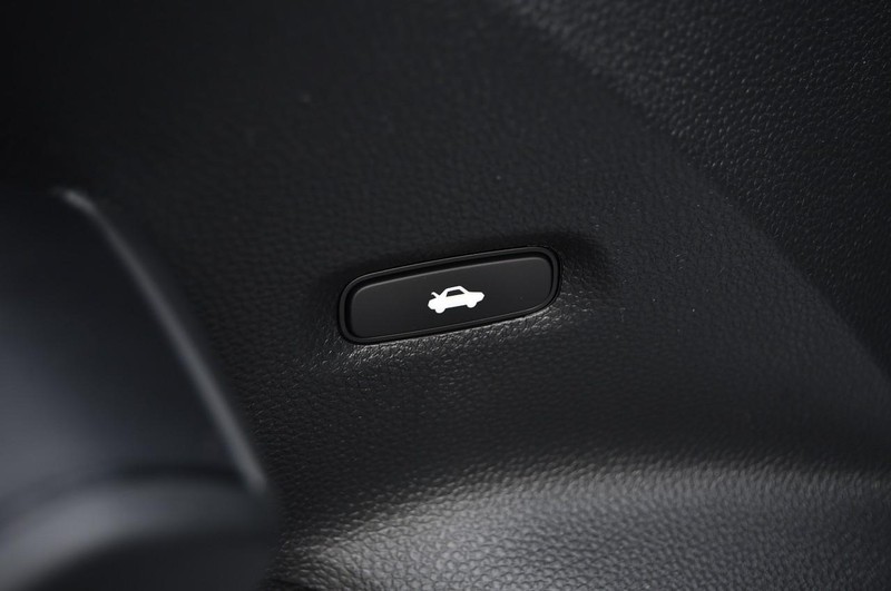 Honda Civic Sedan Hybrid Vehicle Full-screen Gallery Image 9