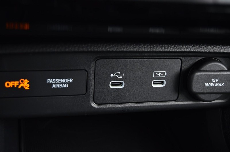 Honda Civic Sedan Hybrid Vehicle Full-screen Gallery Image 17