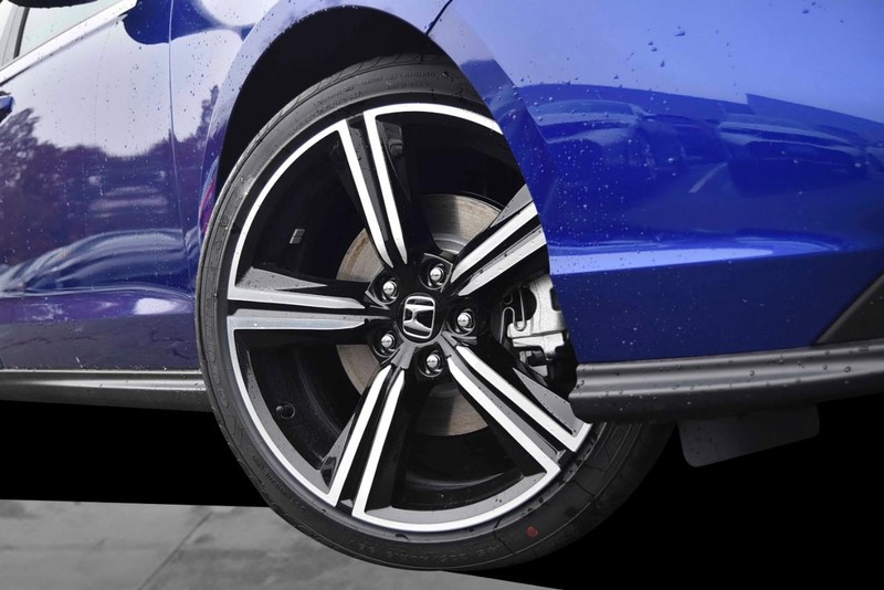 Honda Accord Hybrid Vehicle Full-screen Gallery Image 3