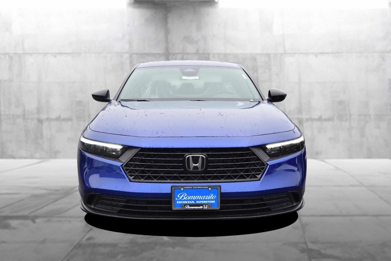 Honda Accord Hybrid Vehicle Full-screen Gallery Image 4