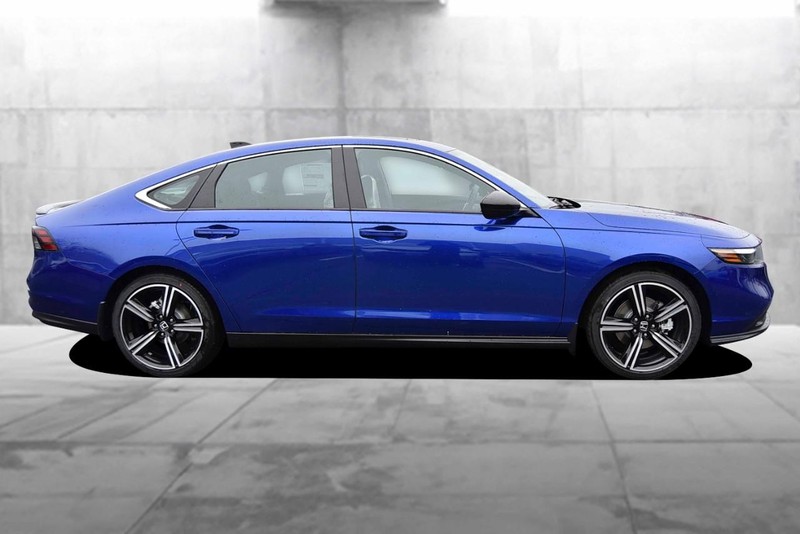 Honda Accord Hybrid Vehicle Full-screen Gallery Image 5