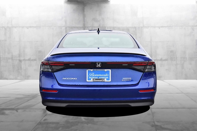 Honda Accord Hybrid Vehicle Full-screen Gallery Image 6