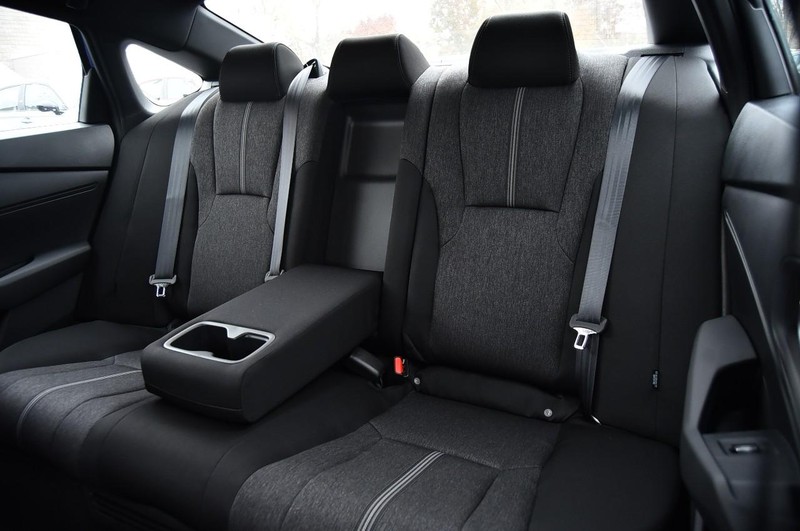 Honda Accord Hybrid Vehicle Full-screen Gallery Image 23