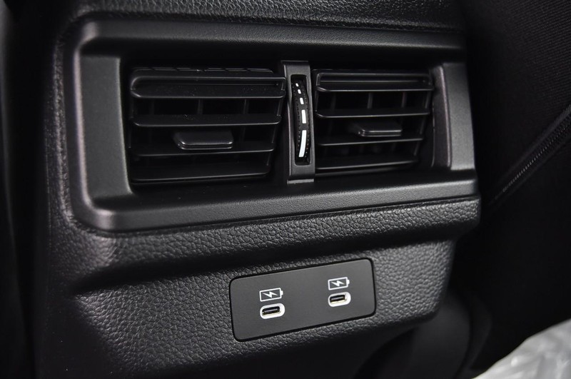 Honda Accord Hybrid Vehicle Full-screen Gallery Image 24