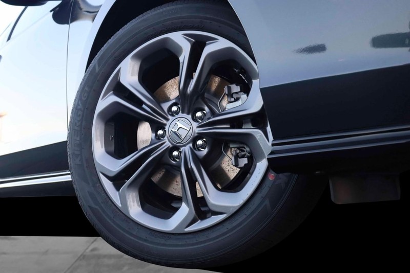 Honda Accord Hybrid Vehicle Full-screen Gallery Image 3