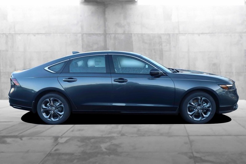 Honda Accord Hybrid Vehicle Full-screen Gallery Image 5