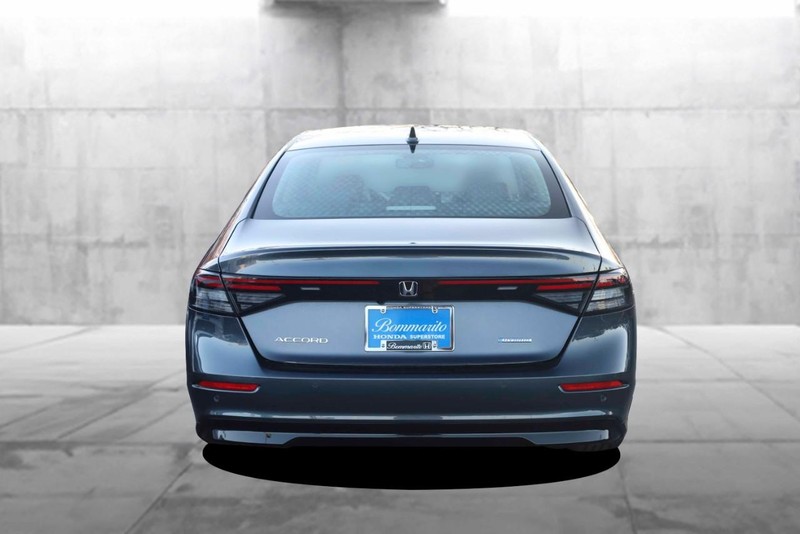 Honda Accord Hybrid Vehicle Full-screen Gallery Image 6