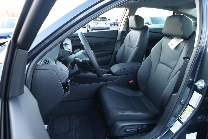 Honda Accord Hybrid Vehicle Full-screen Gallery Image 8