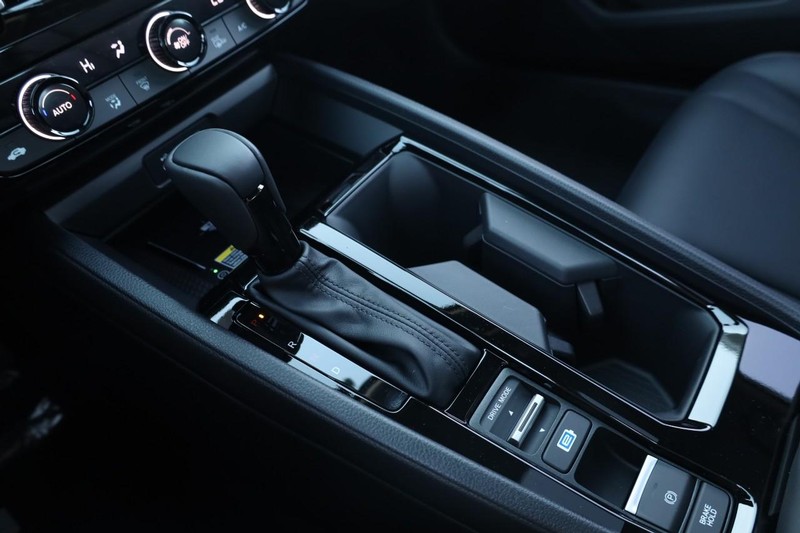 Honda Accord Hybrid Vehicle Full-screen Gallery Image 16