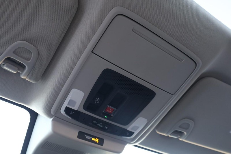 Honda Accord Hybrid Vehicle Full-screen Gallery Image 17