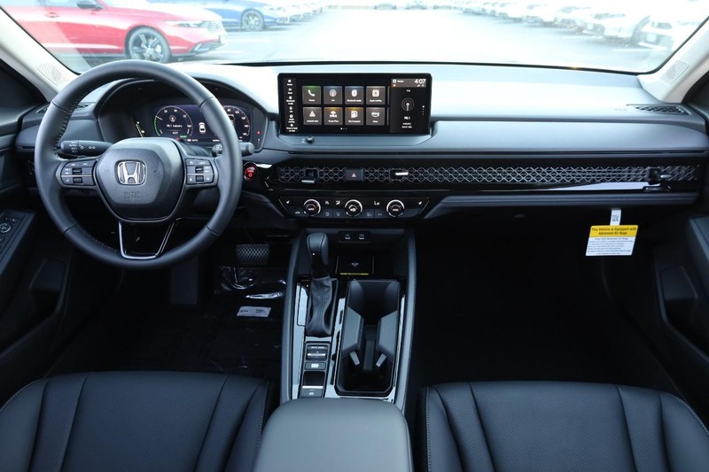 Honda Accord Hybrid Vehicle Full-screen Gallery Image 23