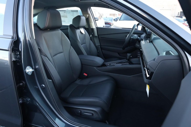 Honda Accord Hybrid Vehicle Full-screen Gallery Image 25