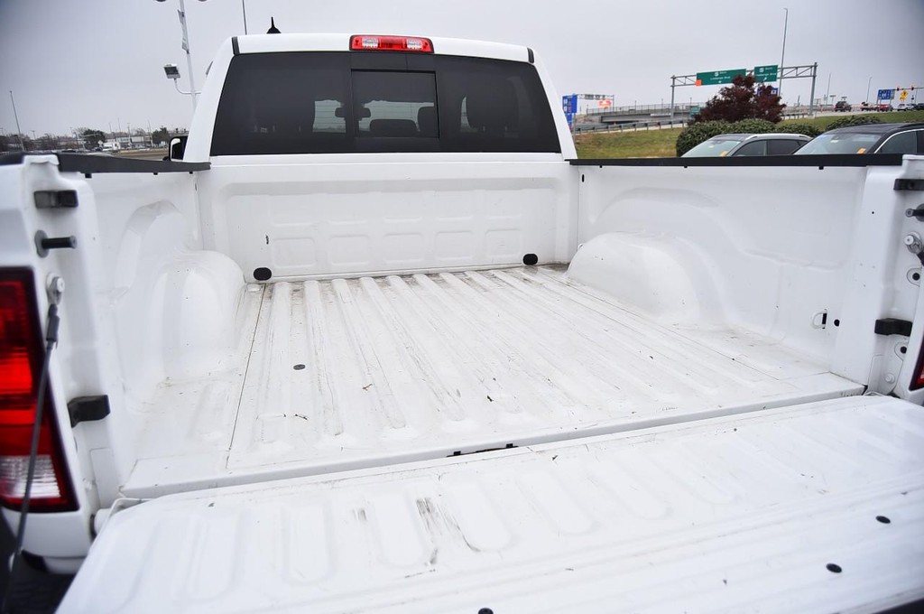 Ram 1500 Classic Vehicle Full-screen Gallery Image 7