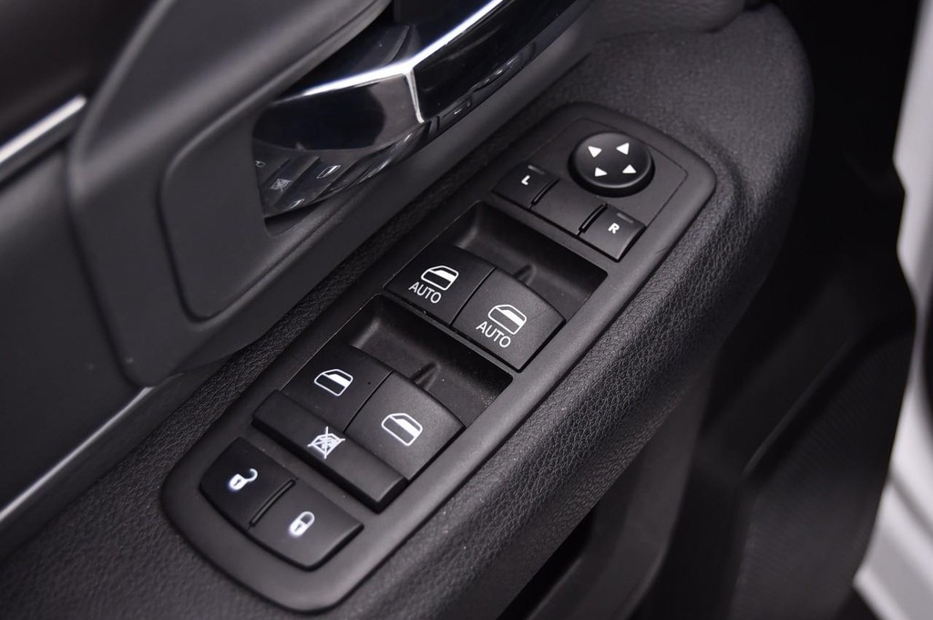 Ram 1500 Classic Vehicle Full-screen Gallery Image 9