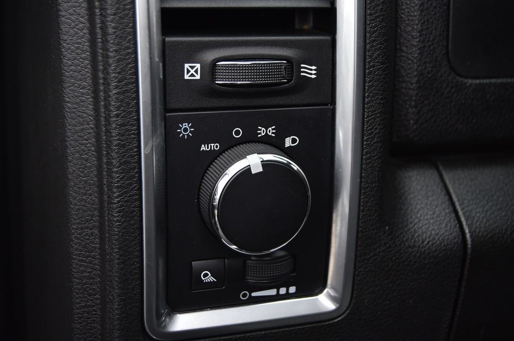 Ram 1500 Classic Vehicle Full-screen Gallery Image 11