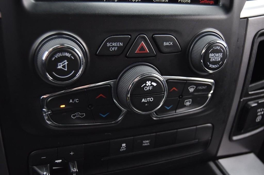 Ram 1500 Classic Vehicle Full-screen Gallery Image 15