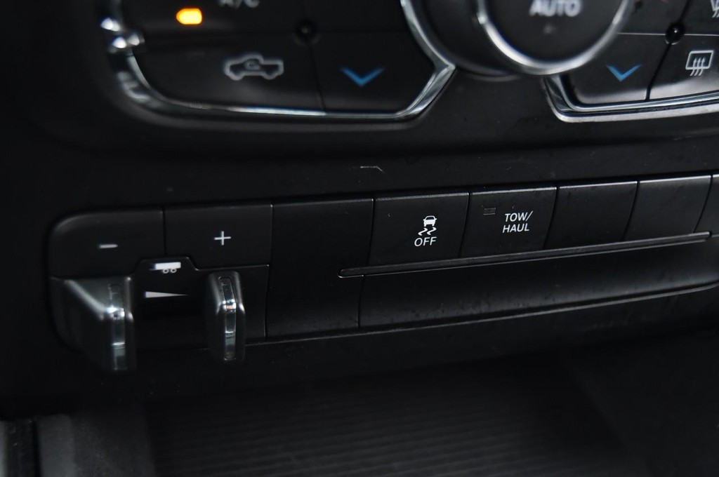 Ram 1500 Classic Vehicle Full-screen Gallery Image 16