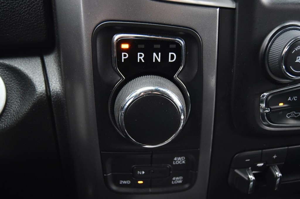 Ram 1500 Classic Vehicle Full-screen Gallery Image 17