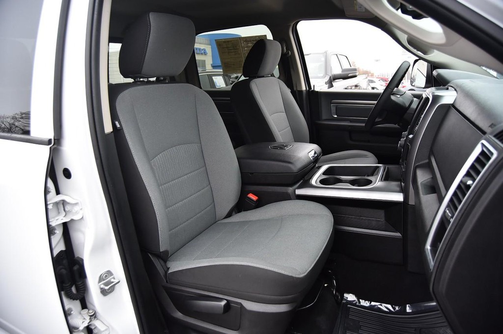 Ram 1500 Classic Vehicle Full-screen Gallery Image 20