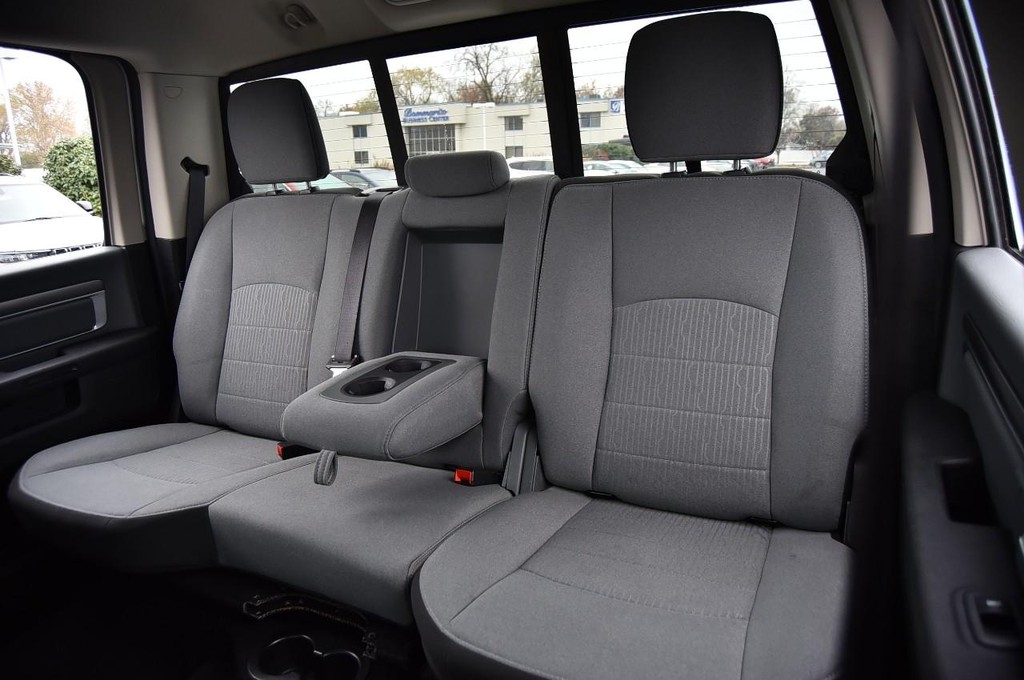 Ram 1500 Classic Vehicle Full-screen Gallery Image 21