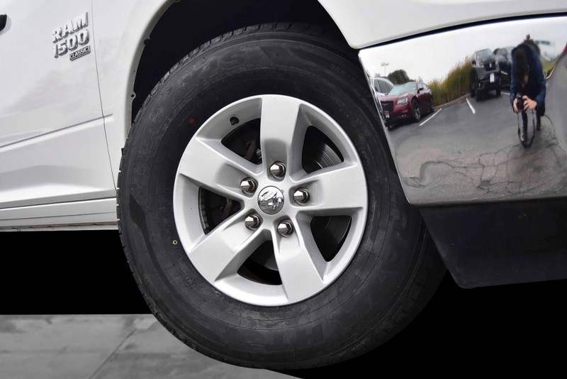 Ram 1500 Classic Vehicle Full-screen Gallery Image 3