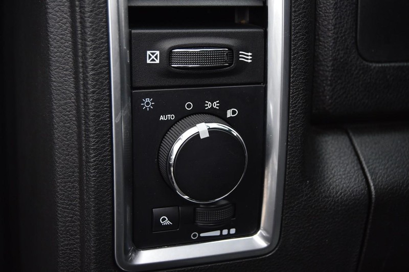 Ram 1500 Classic Vehicle Full-screen Gallery Image 11