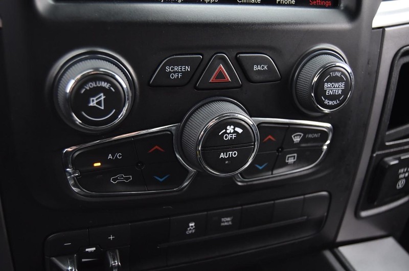 Ram 1500 Classic Vehicle Full-screen Gallery Image 15