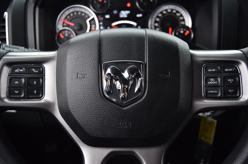 Ram 1500 Classic Vehicle Full-screen Gallery Image 18