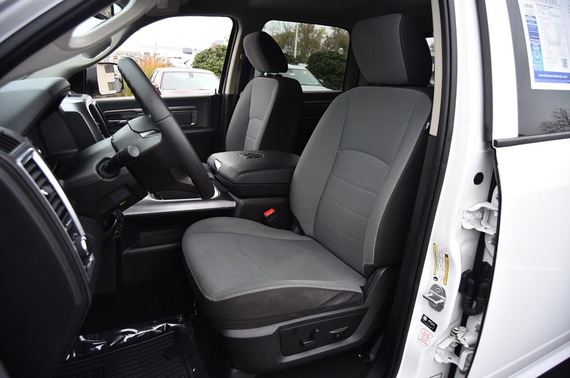 Ram 1500 Classic Vehicle Full-screen Gallery Image 19