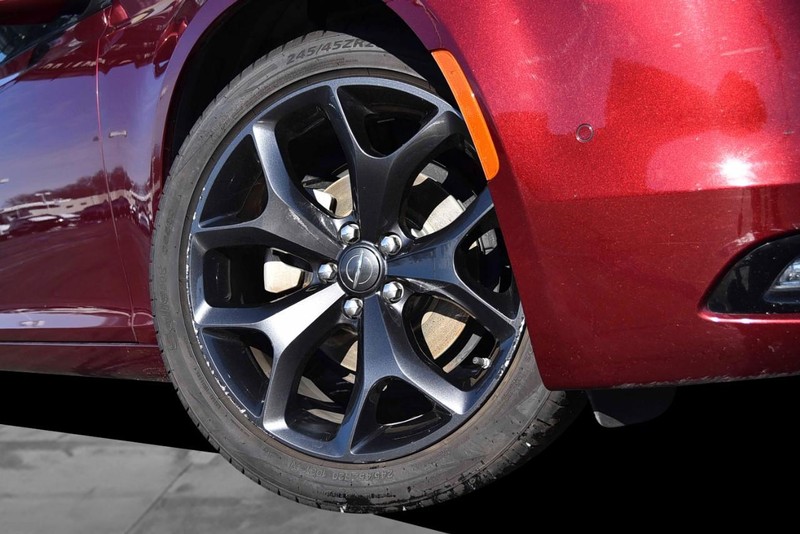 Chrysler 300 Vehicle Image 03