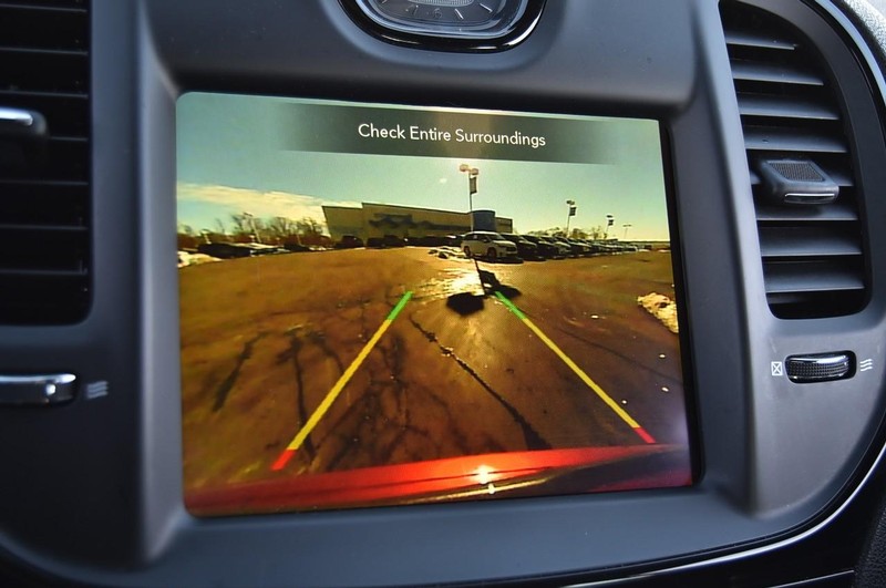 Chrysler 300 Vehicle Image 14