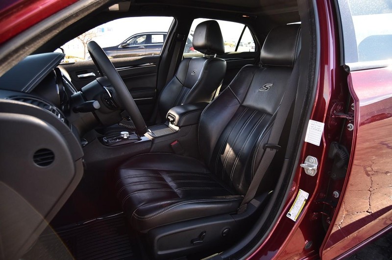 Chrysler 300 Vehicle Image 18