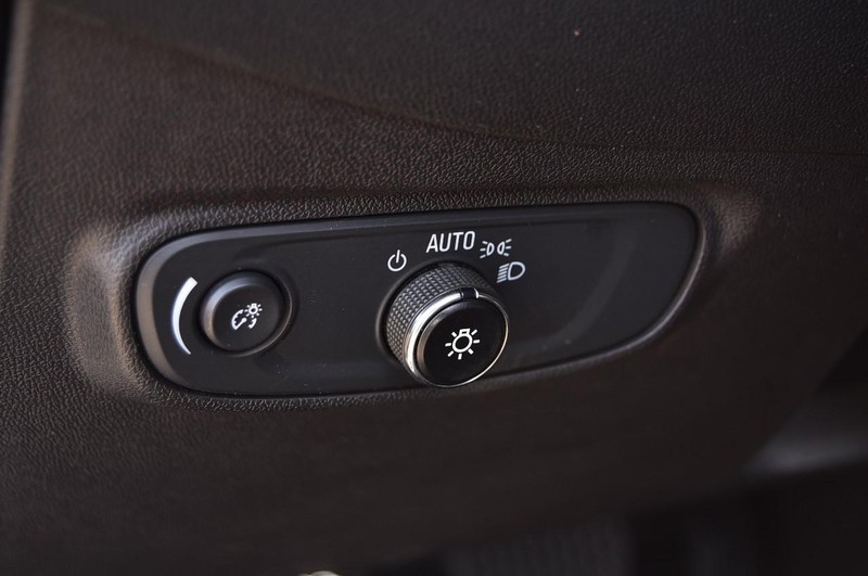 Chevrolet Equinox Vehicle Image 11