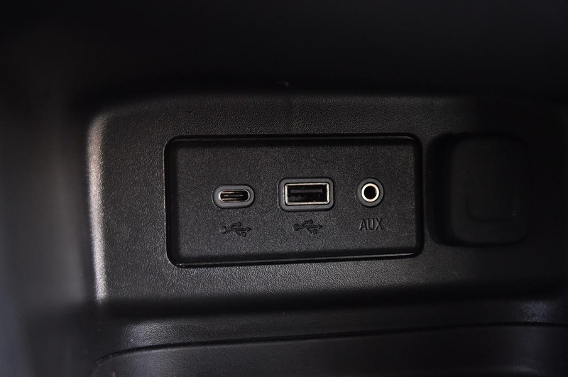 Chevrolet Equinox Vehicle Image 16