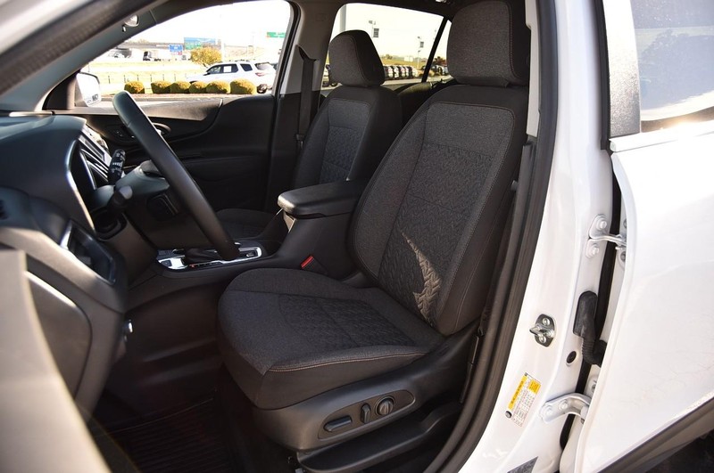 Chevrolet Equinox Vehicle Image 20