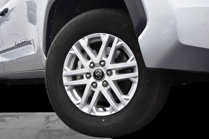 Toyota Tundra 4WD Vehicle Full-screen Gallery Image 3